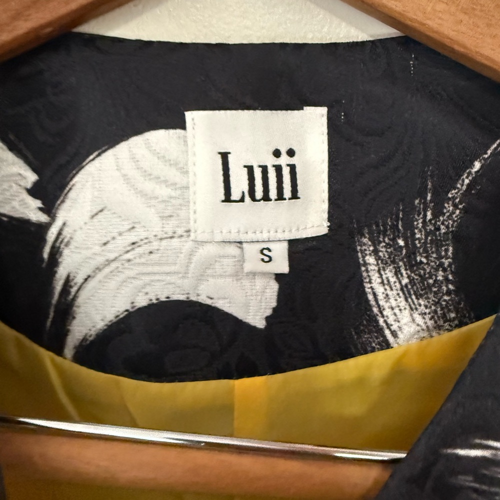 Luii NWT Black & White and yellow Swirl Jacket in size small - Picture 6 of 14
